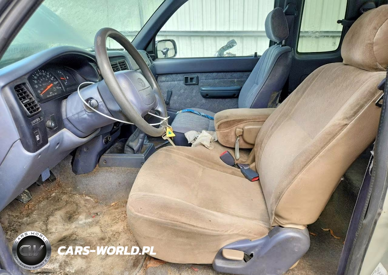 2000 Toyota Tacoma Xtracab VIN:5TEVL52N8YZ704218 - 8