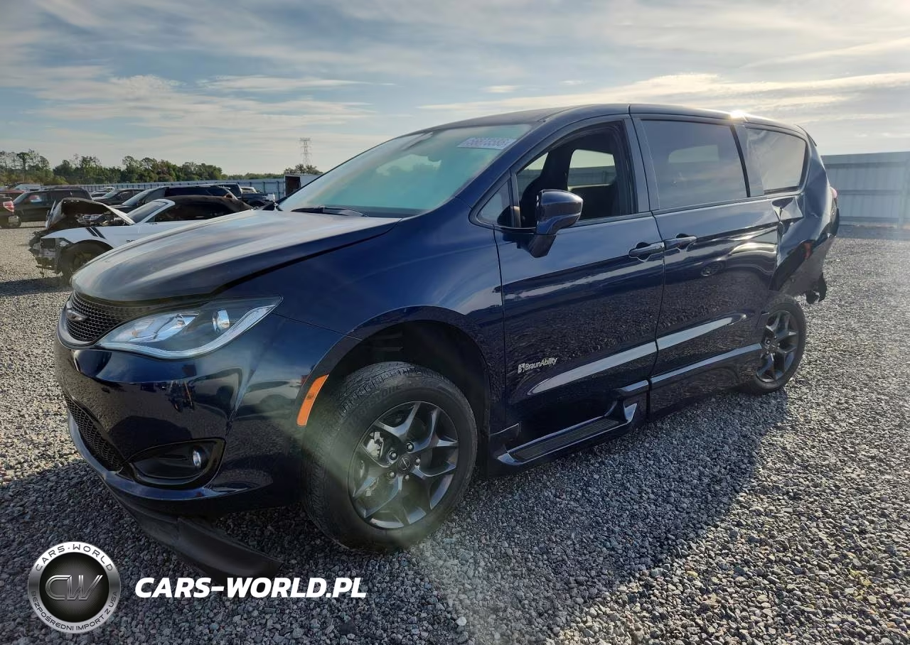 2019 Chrysler Pacifica Touring Plus VIN:2C4RC1FG3KR643783 - 1