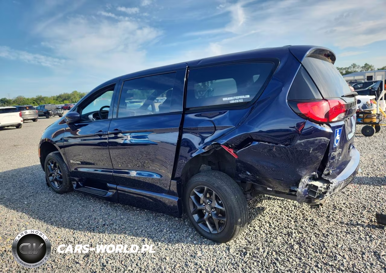 2019 Chrysler Pacifica Touring Plus VIN:2C4RC1FG3KR643783 - 2