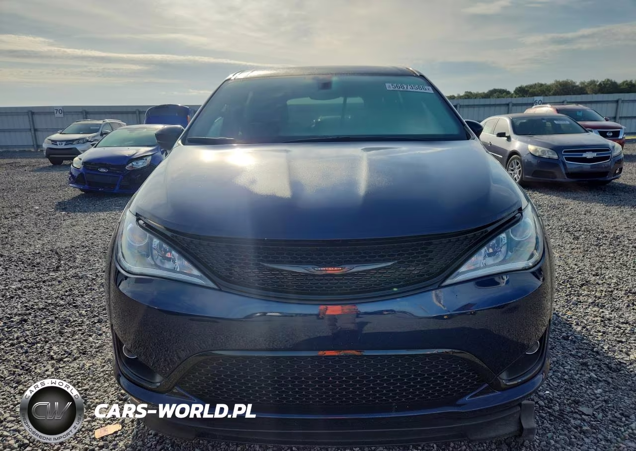 2019 Chrysler Pacifica Touring Plus VIN:2C4RC1FG3KR643783 - 5