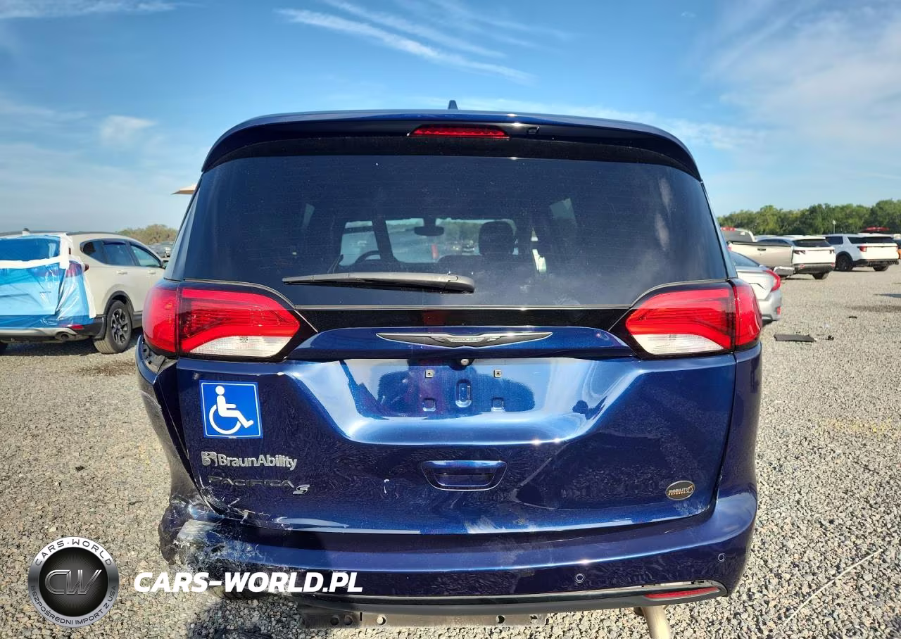 2019 Chrysler Pacifica Touring Plus VIN:2C4RC1FG3KR643783 - 6
