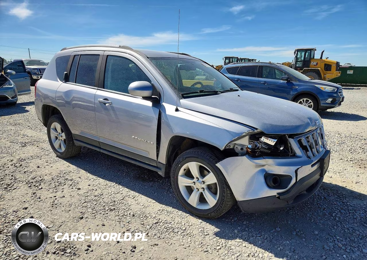 2016 Jeep Compass Latitude VIN:1C4NJDEB7GD733119 - 4