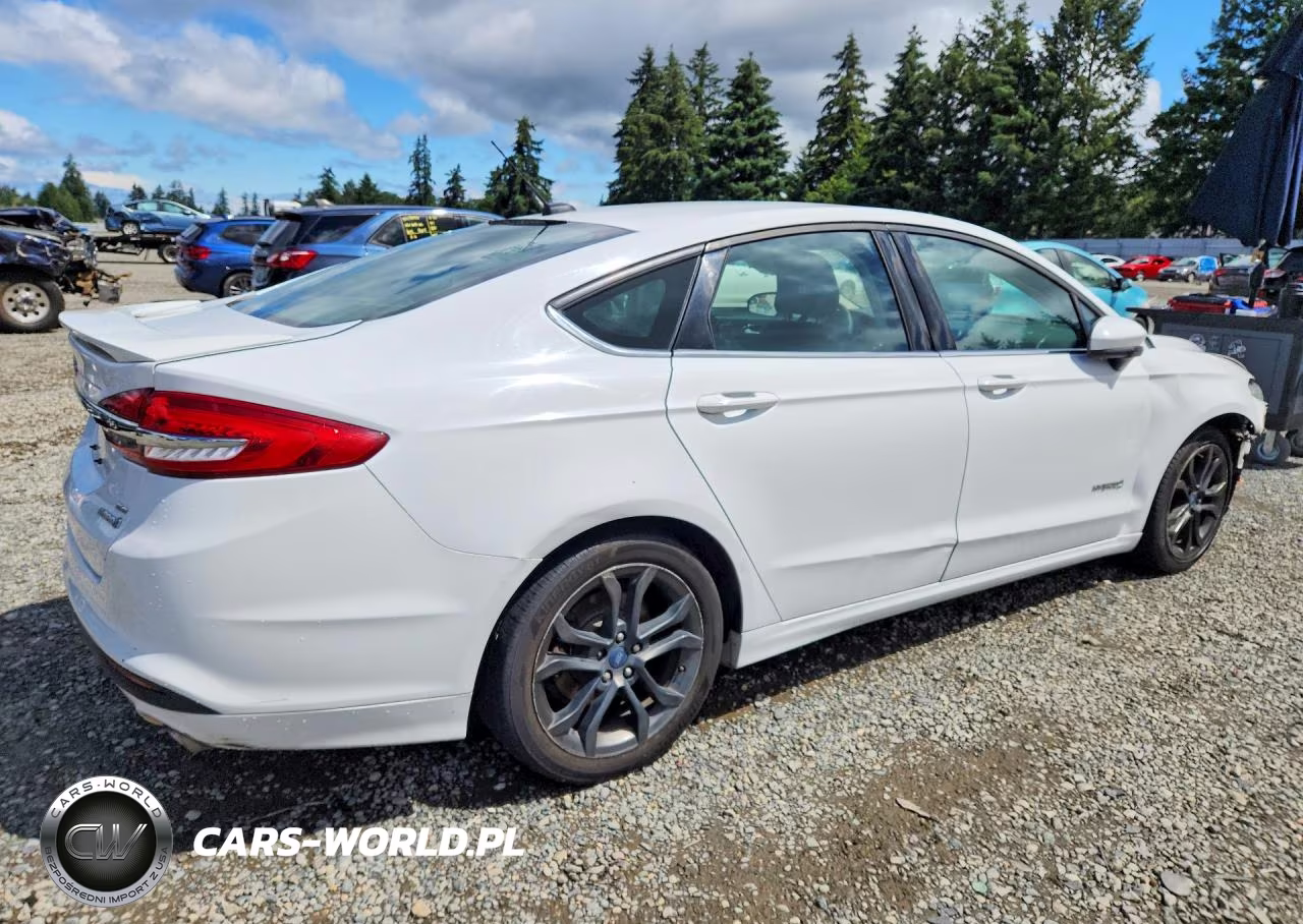 2018 Ford Fusion Se Hybrid VIN:3FA6P0LUXJR170314 - 3
