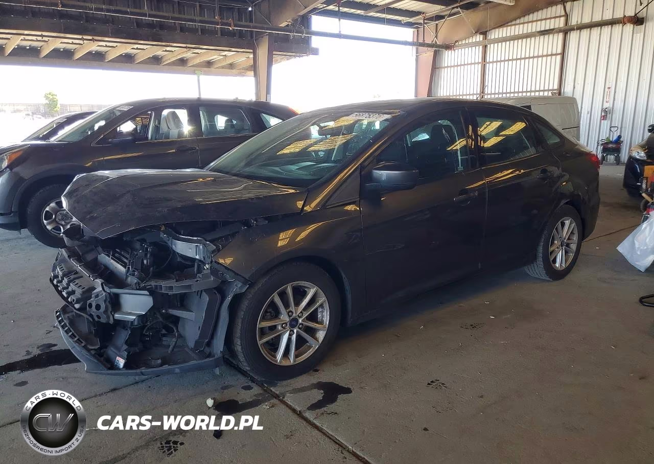 2018 Ford Focus Se VIN:1FADP3FEXJL205204 - 1