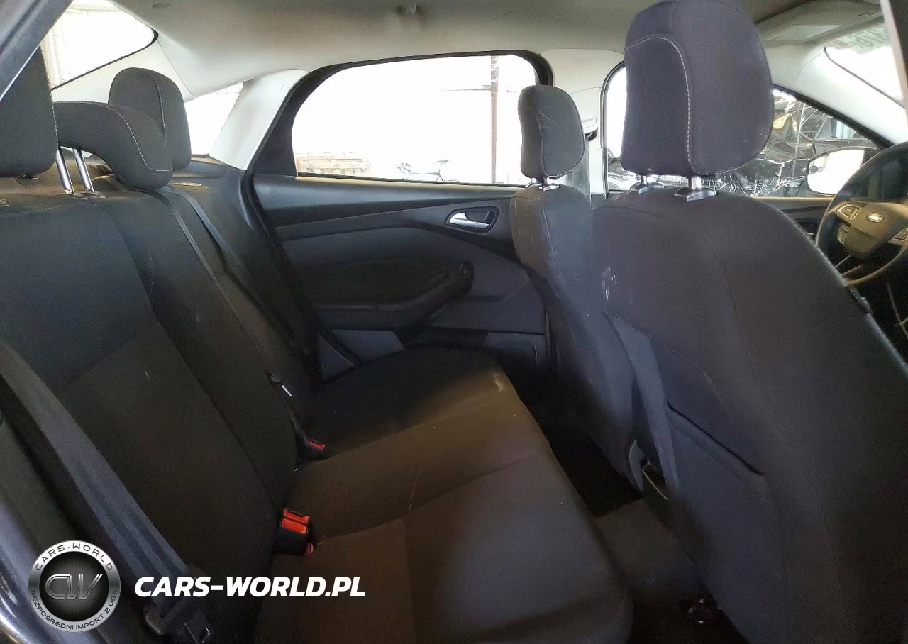 2018 Ford Focus Se VIN:1FADP3FEXJL205204 - 10