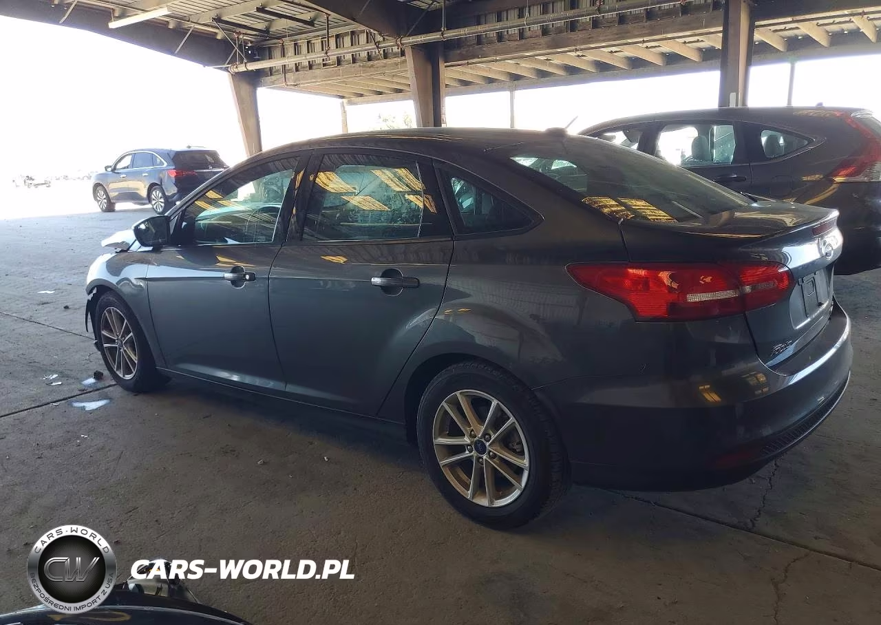 2018 Ford Focus Se VIN:1FADP3FEXJL205204 - 2