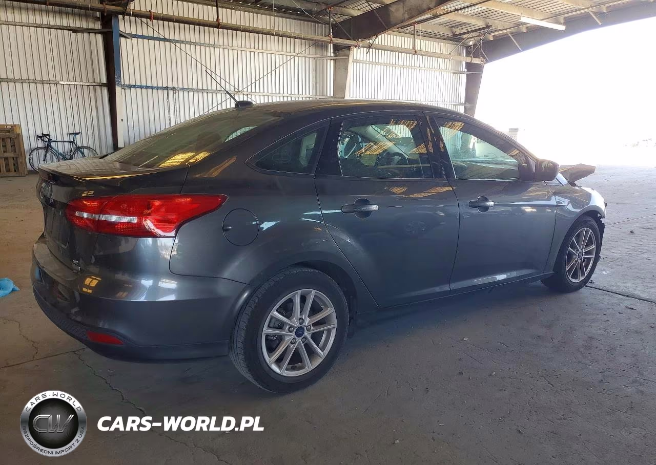 2018 Ford Focus Se VIN:1FADP3FEXJL205204 - 3