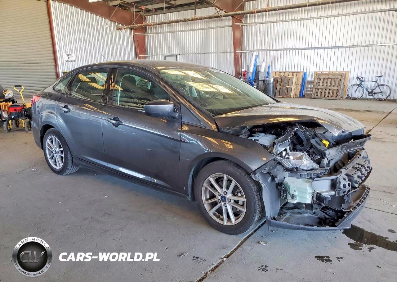 2018 Ford Focus Se VIN:1FADP3FEXJL205204 - 4