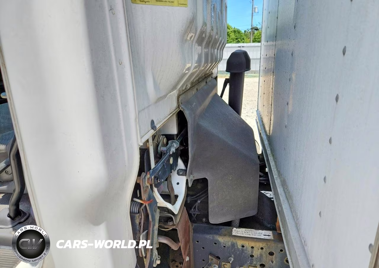 2002 Isuzu Npr Box Truck VIN:4KLC4B1R22J803657 - 11