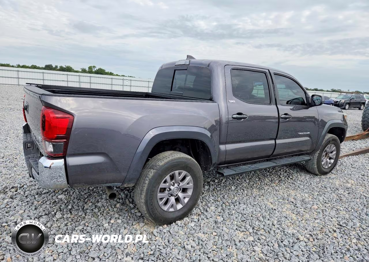 2018 Toyota Tacoma Sr5 V6 VIN:5TFAZ5CN3JX068963 - 3