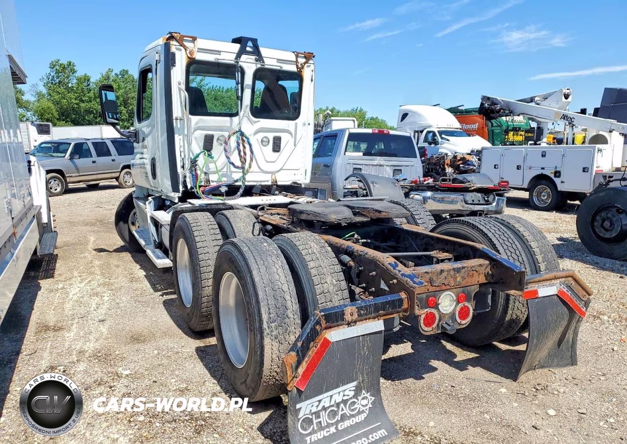 2016 Freightliner Cascadia 113 Semi Truck VIN:3AKJGBDV1GSHS0739 - 3