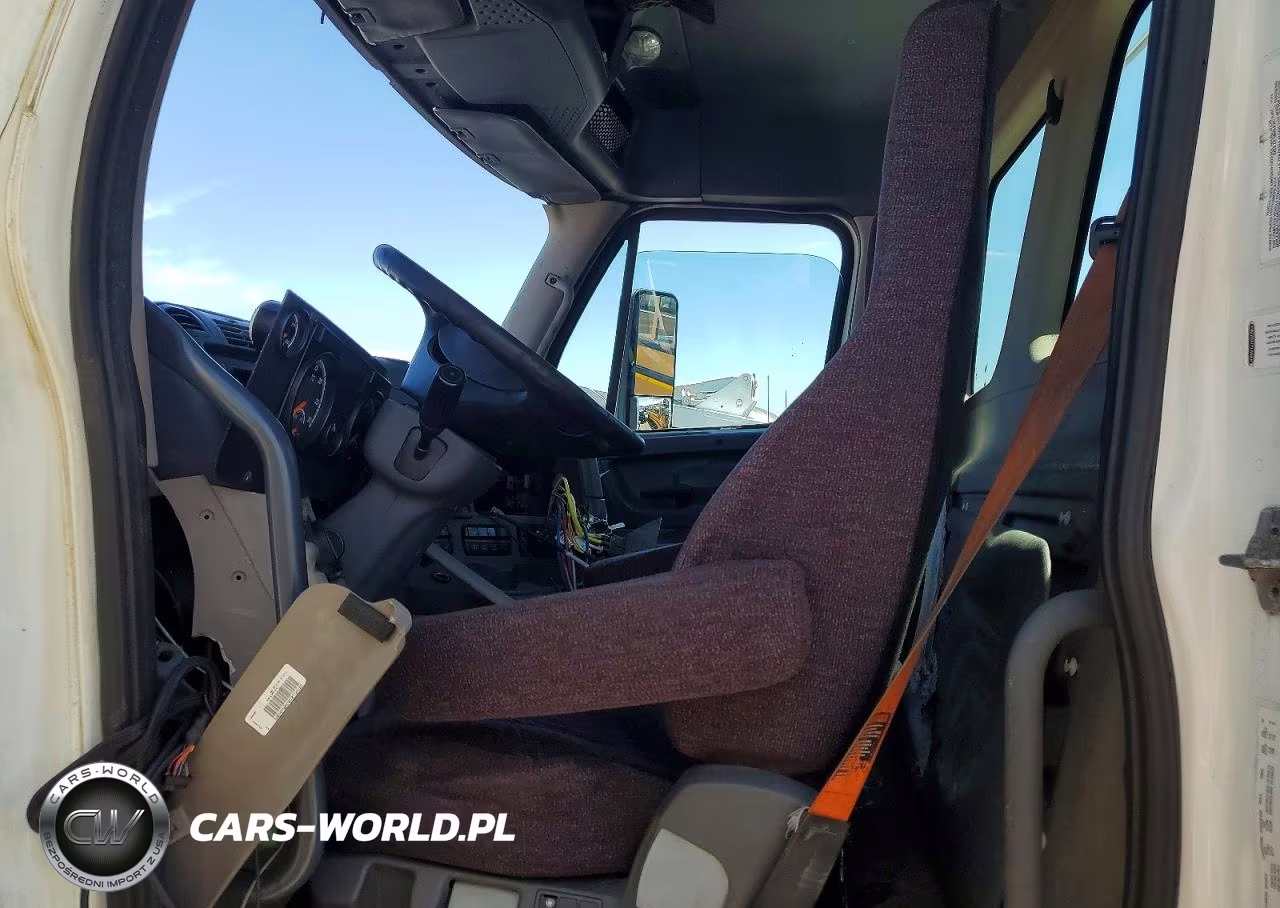 2016 Freightliner Cascadia 113 Semi Truck VIN:3AKJGBDV1GSHS0739 - 5