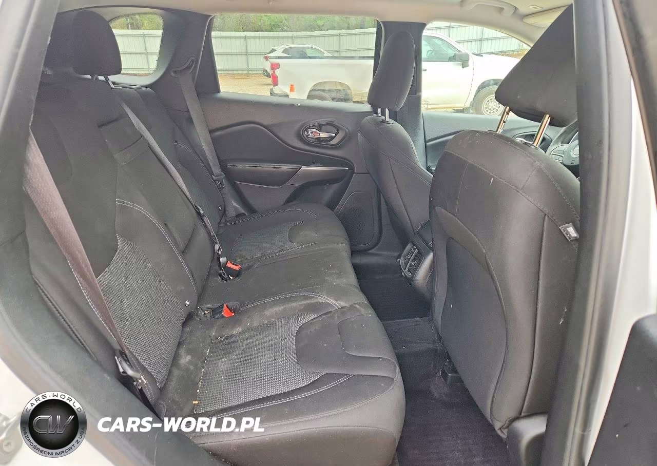 2019 Jeep Cherokee Latitude VIN:1C4PJLCB7KD114518 - 10
