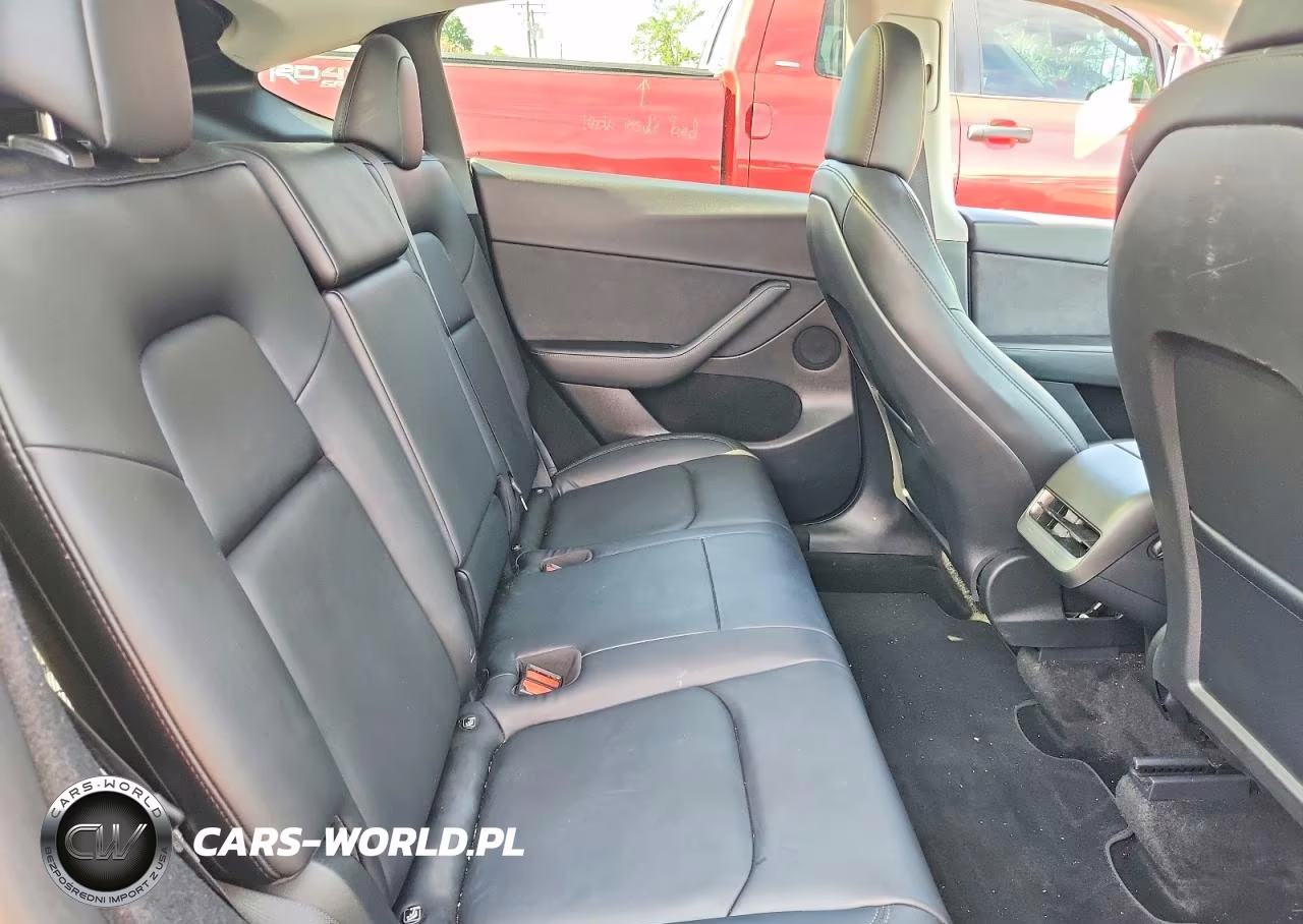 2023 Tesla Model Y VIN:7SAYGDEF8PF948468 - 10