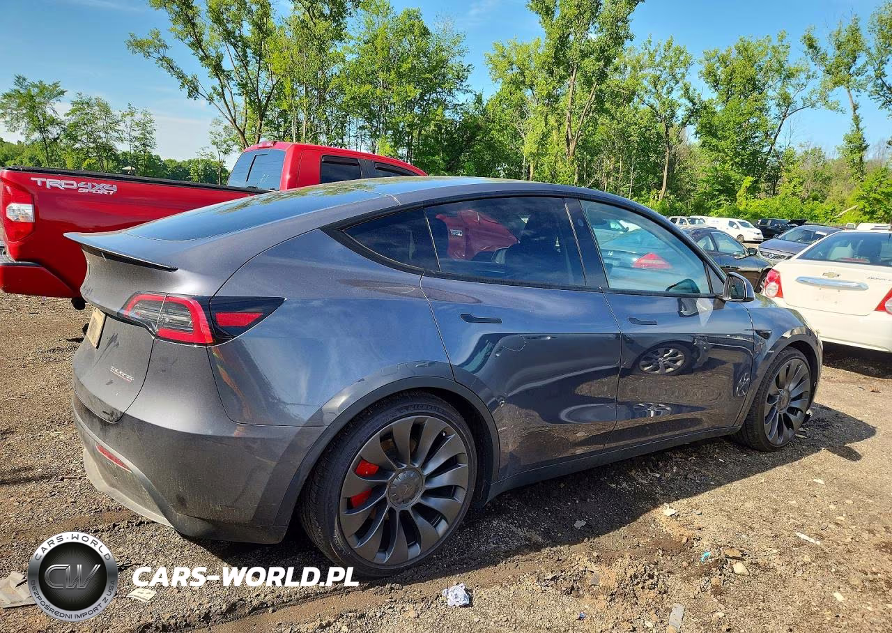 2023 Tesla Model Y VIN:7SAYGDEF8PF948468 - 3