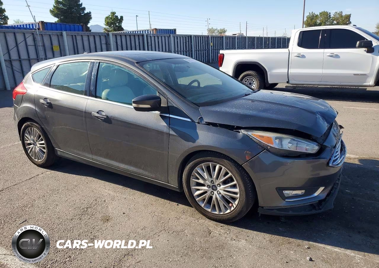 2018 Ford Focus Titanium VIN:1FADP3N2XJL323423 - 4