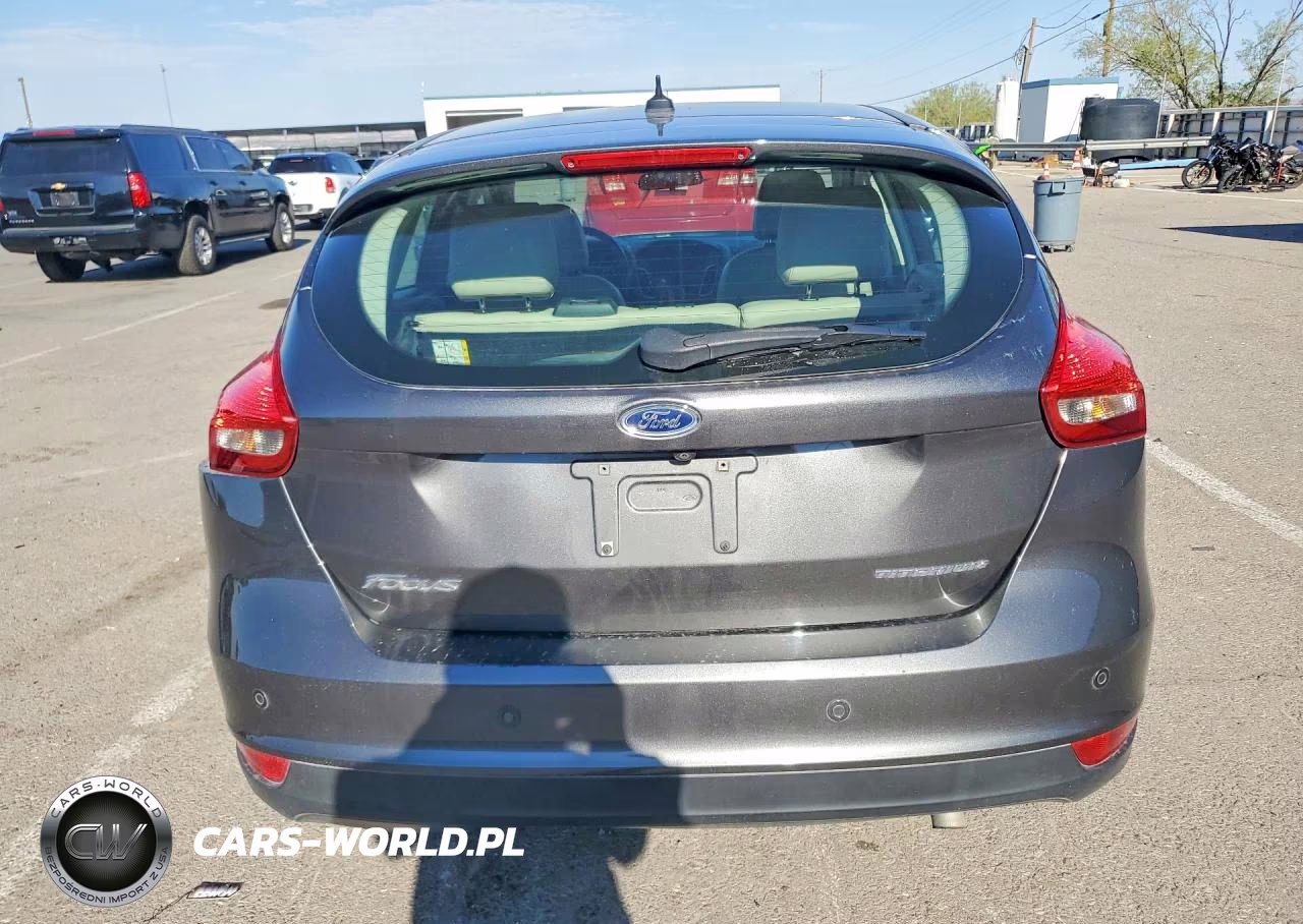 2018 Ford Focus Titanium VIN:1FADP3N2XJL323423 - 6