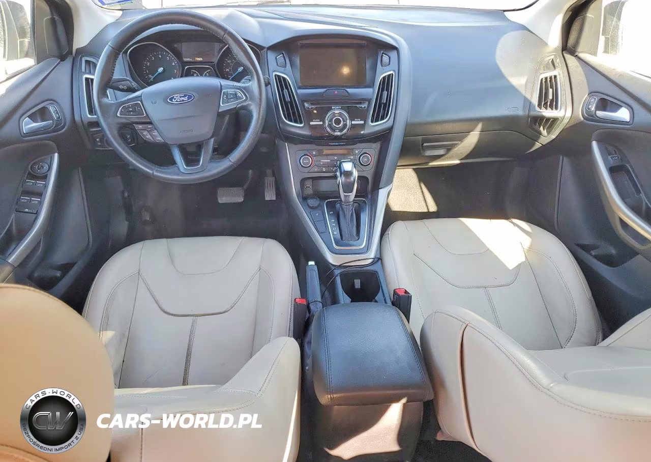 2018 Ford Focus Titanium VIN:1FADP3N2XJL323423 - 8