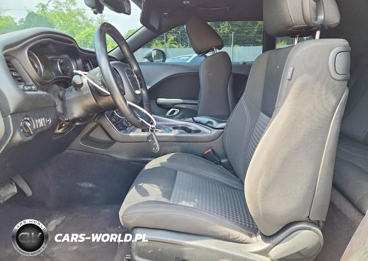 2018 Dodge Challenger Sxt VIN:2C3CDZAG3JH317953 - 7