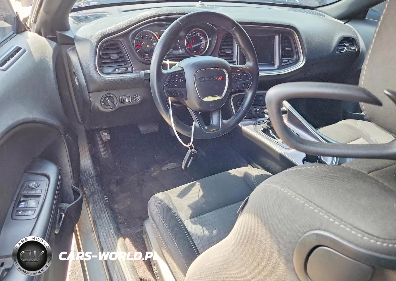 2018 Dodge Challenger Sxt VIN:2C3CDZAG3JH317953 - 8