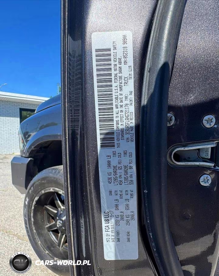 2017 Ram 2500 Laramie VIN:3C6UR5FL6HG721170 - 10