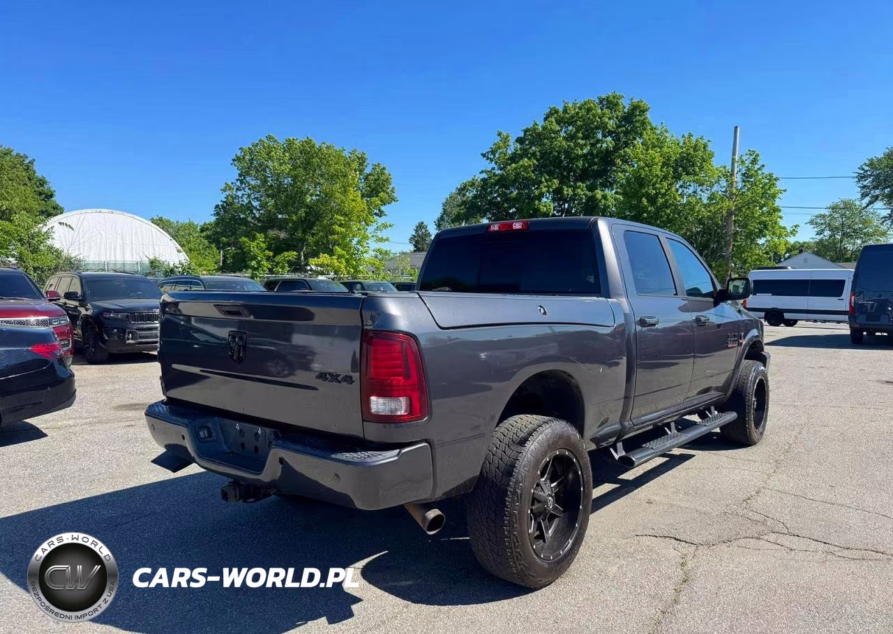 2017 Ram 2500 Laramie VIN:3C6UR5FL6HG721170 - 4