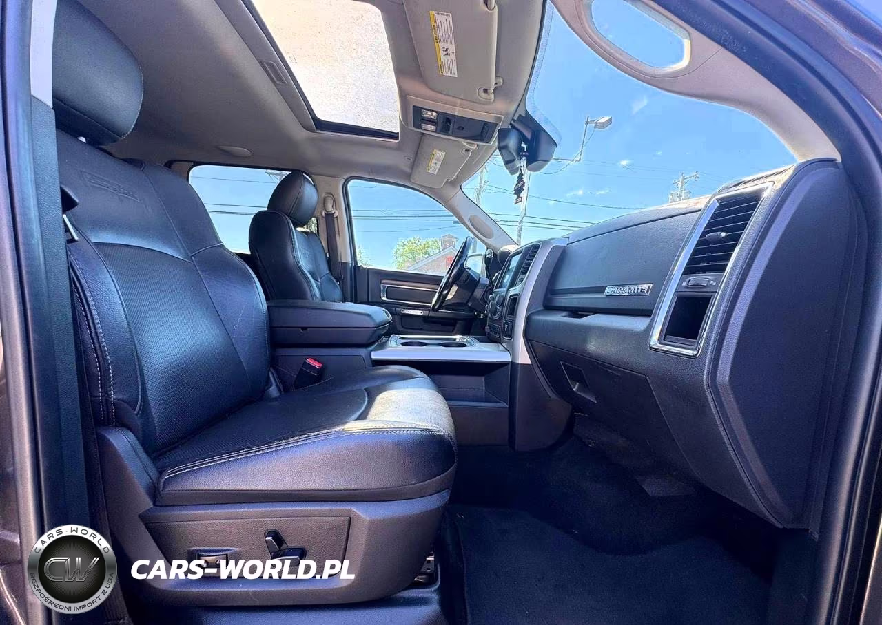 2017 Ram 2500 Laramie VIN:3C6UR5FL6HG721170 - 5