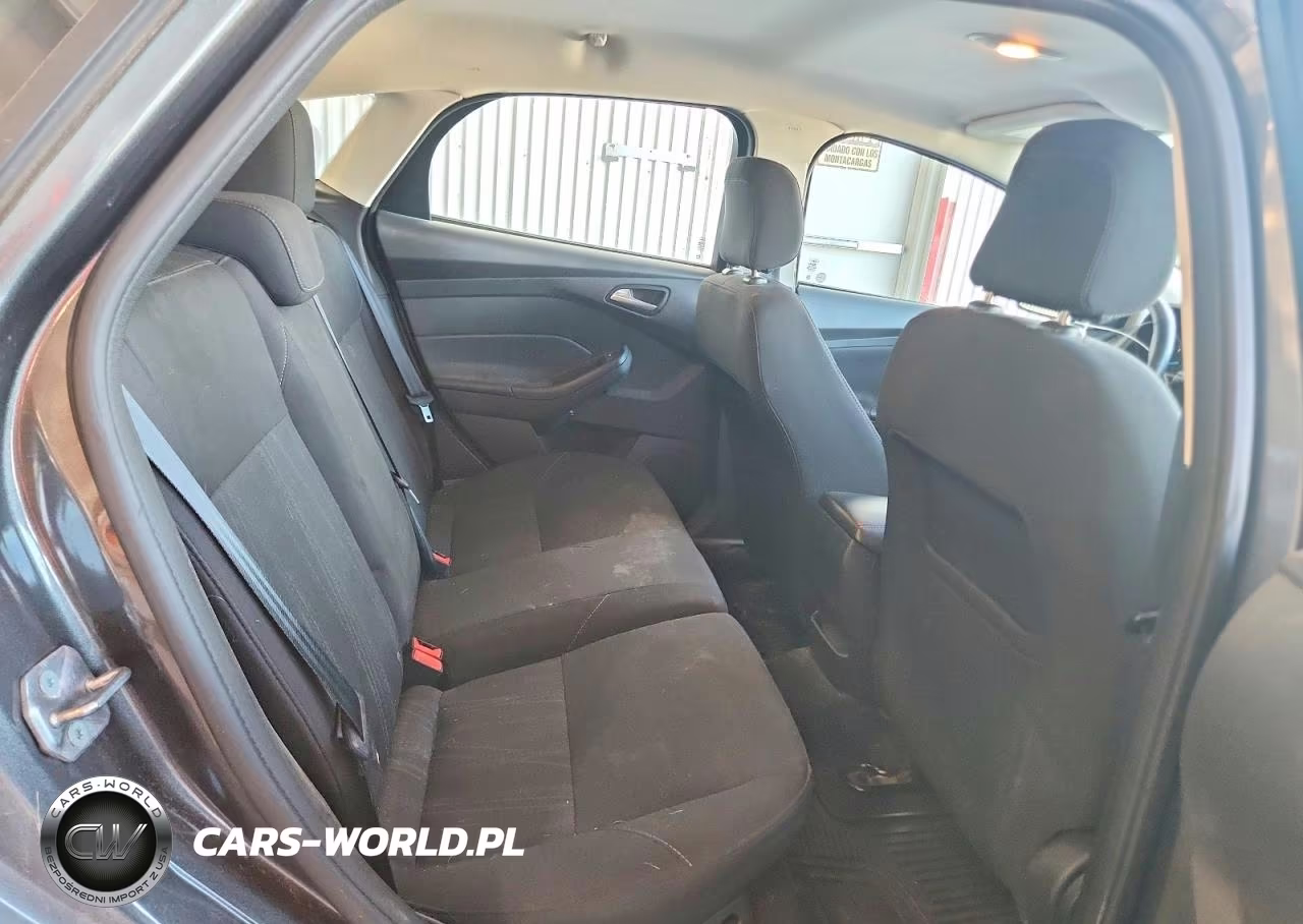 2018 Ford Focus Se VIN:1FADP3K22JL305907 - 10