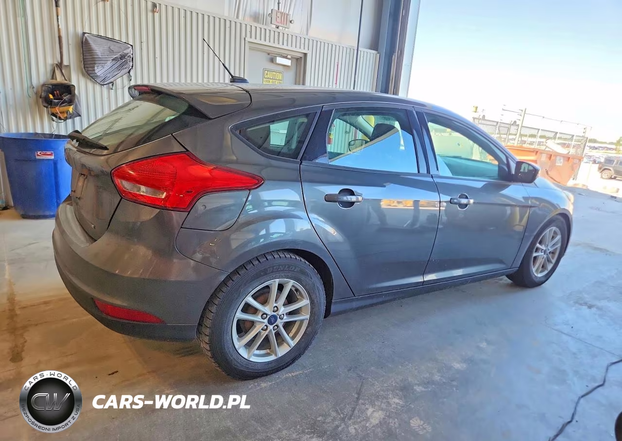 2018 Ford Focus Se VIN:1FADP3K22JL305907 - 3