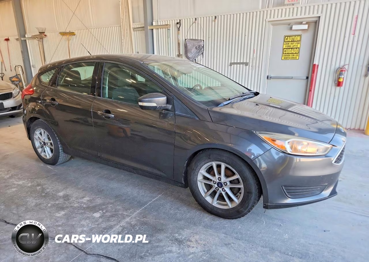 2018 Ford Focus Se VIN:1FADP3K22JL305907 - 4