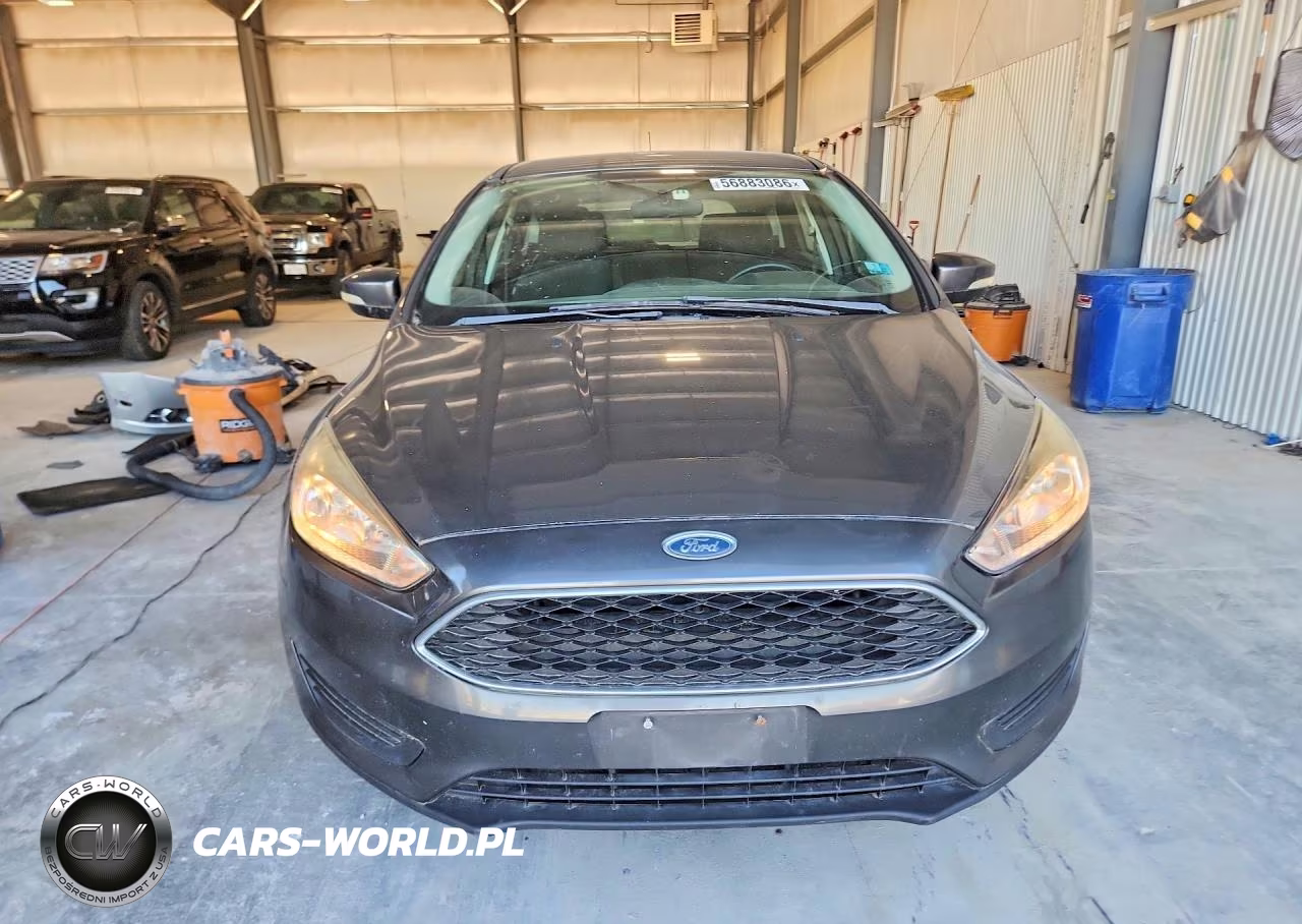 2018 Ford Focus Se VIN:1FADP3K22JL305907 - 5