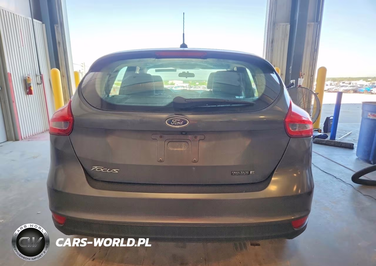 2018 Ford Focus Se VIN:1FADP3K22JL305907 - 6