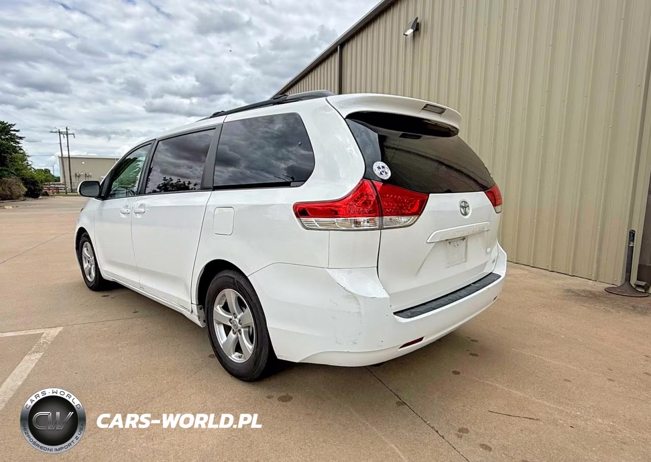 2014 Toyota Sienna Le VIN:5TDKK3DC8ES511162 - 3
