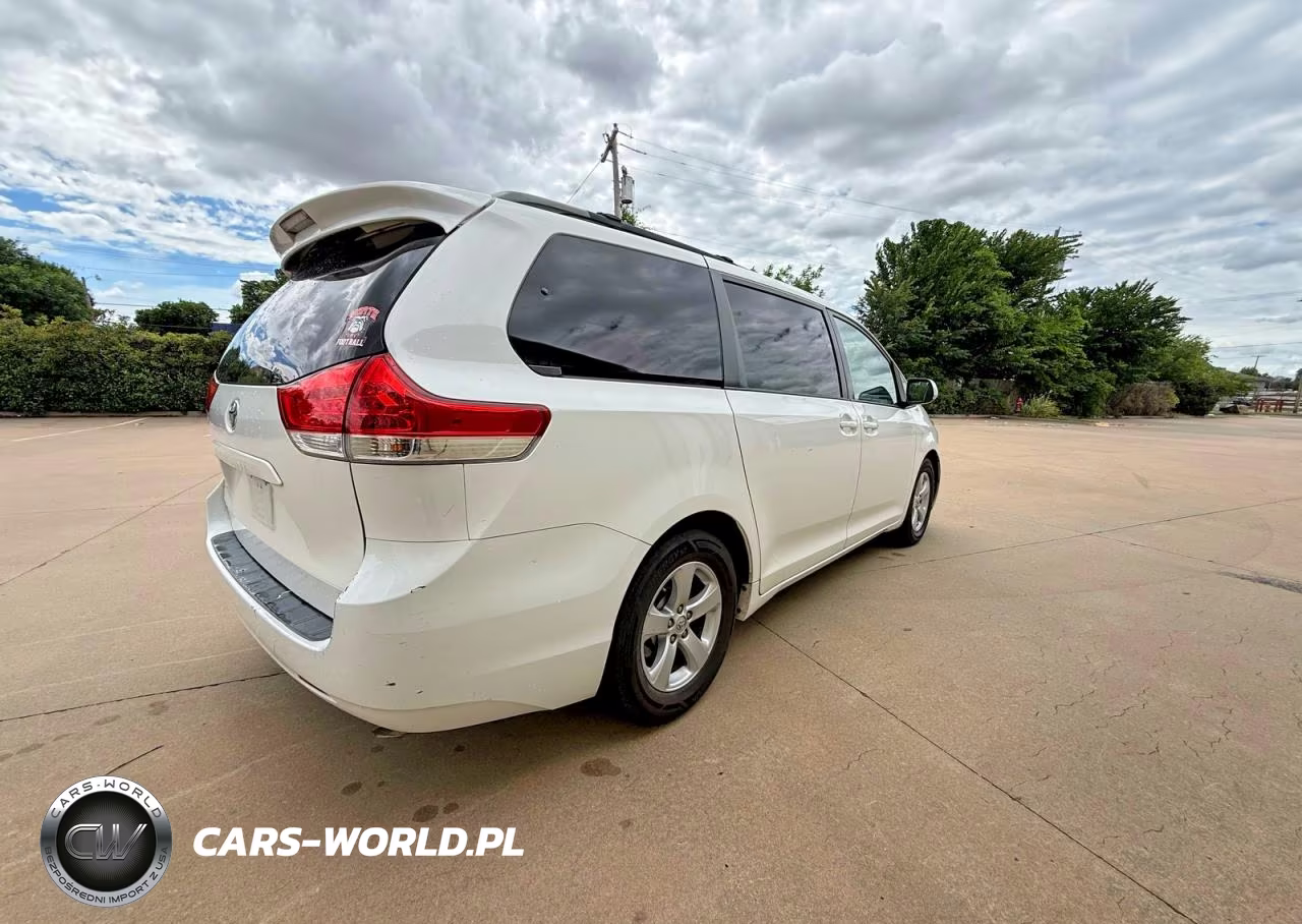2014 Toyota Sienna Le VIN:5TDKK3DC8ES511162 - 4
