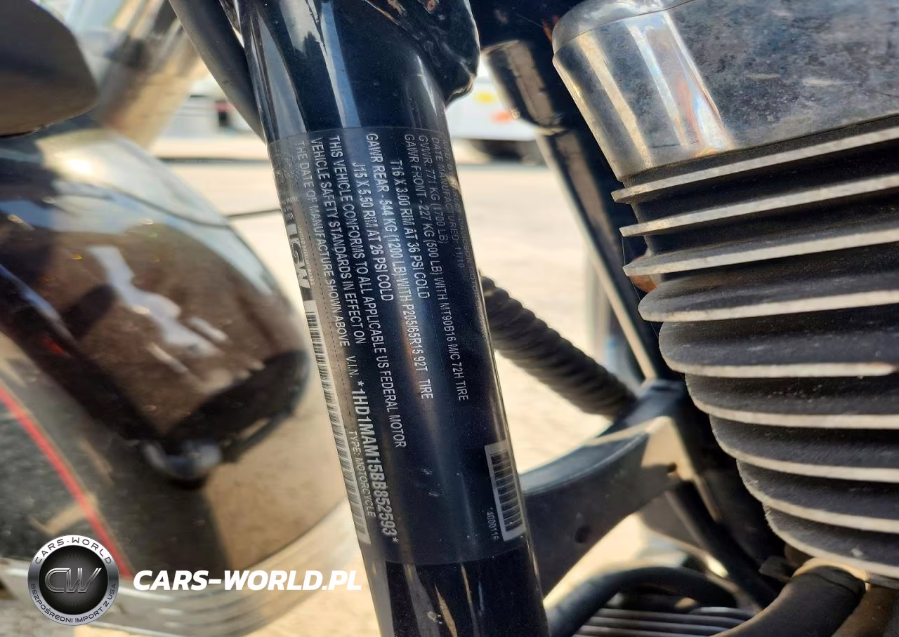 2011 Harley-Davidson Flhtcutg VIN:1HD1MAM15BB852593 - 8