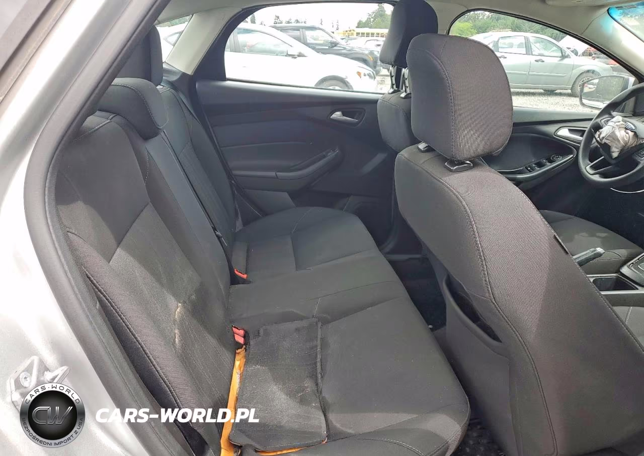 2017 Ford Focus Se VIN:1FADP3F26HL207144 - 10