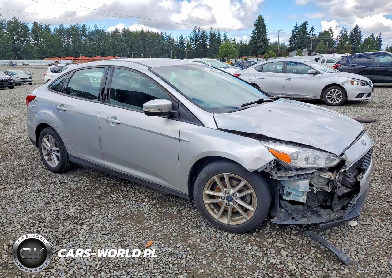 2017 Ford Focus Se VIN:1FADP3F26HL207144 - 4