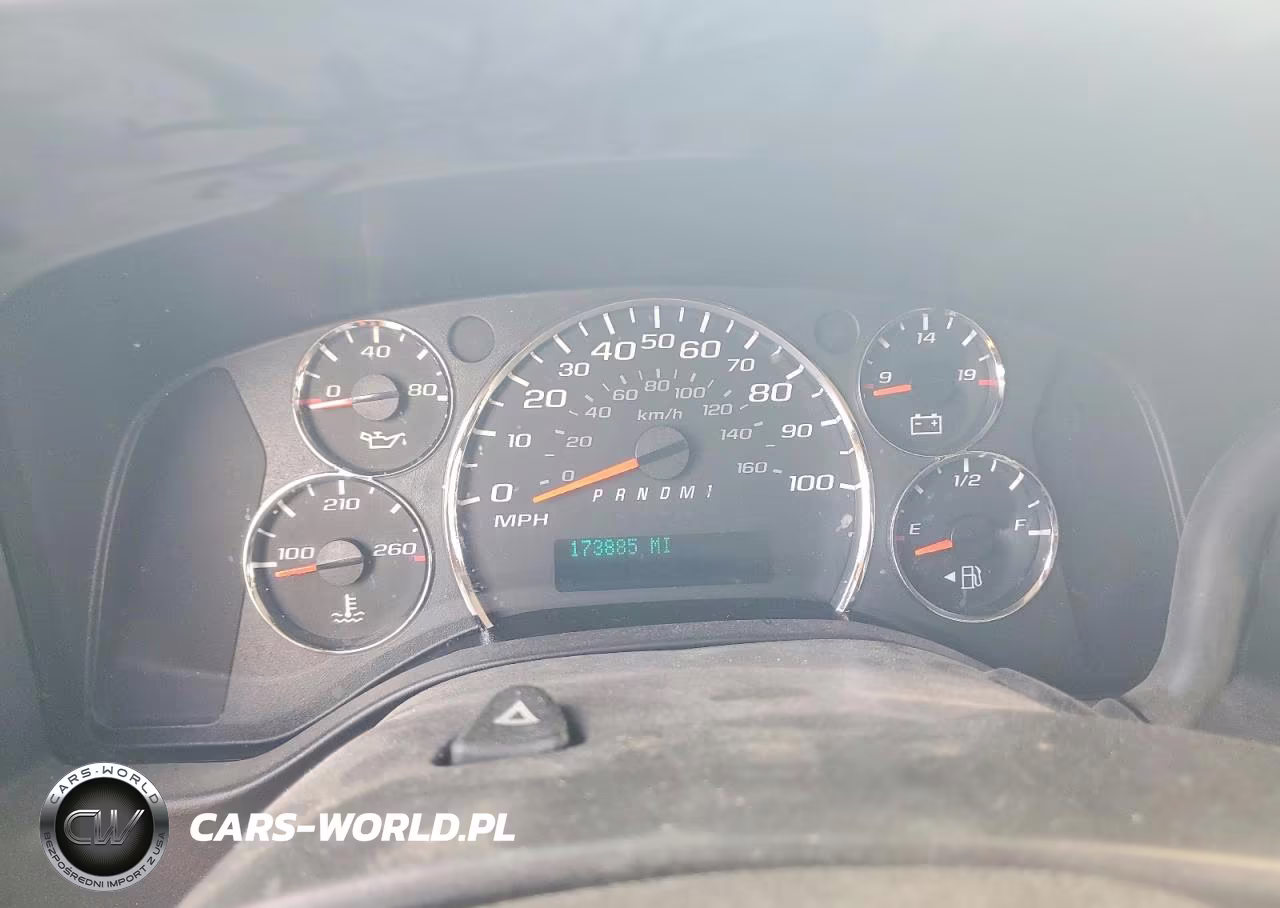 2015 Chevrolet Express G2500 VIN:1GCWGFCF9F1119533 - 9