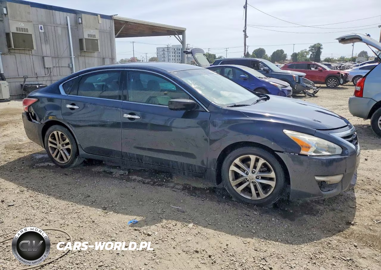 2015 Nissan Altima 2.5 S VIN:1N4AL3AP3FN384477 - 4