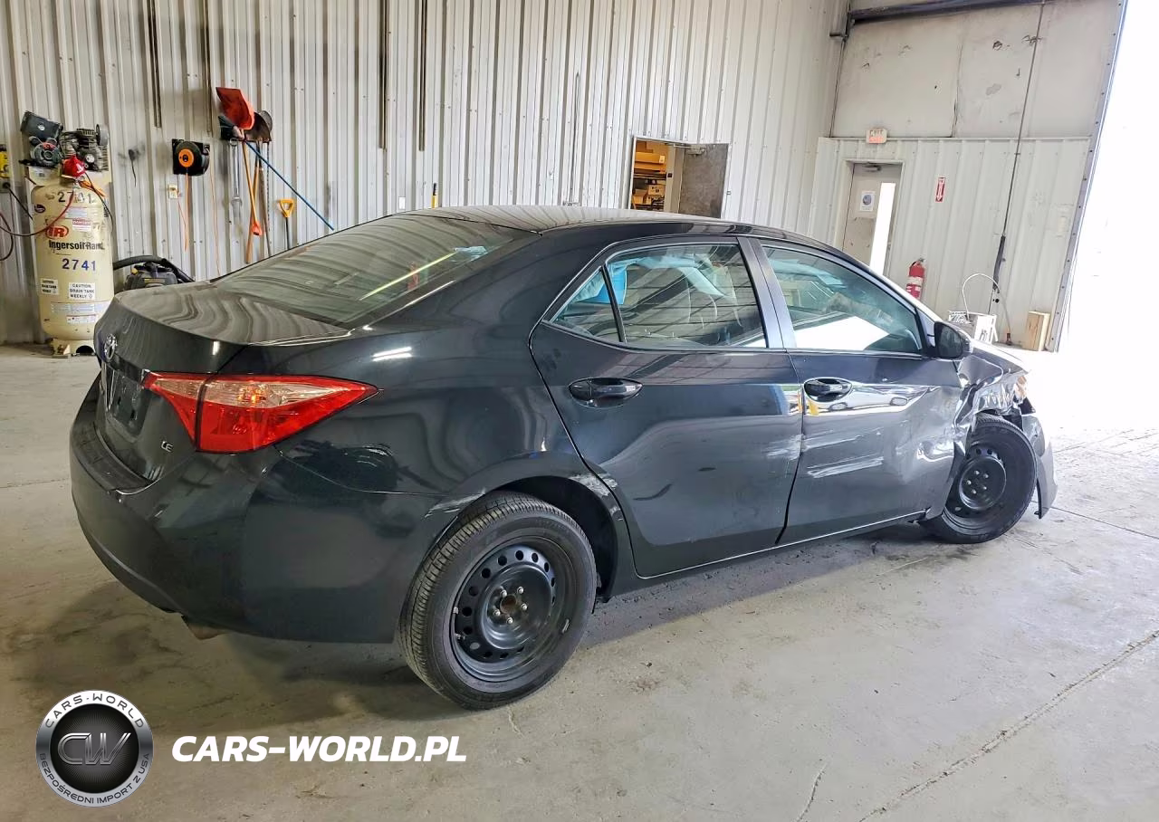2018 Toyota Corolla Le VIN:2T1BURHE6JC065590 - 3