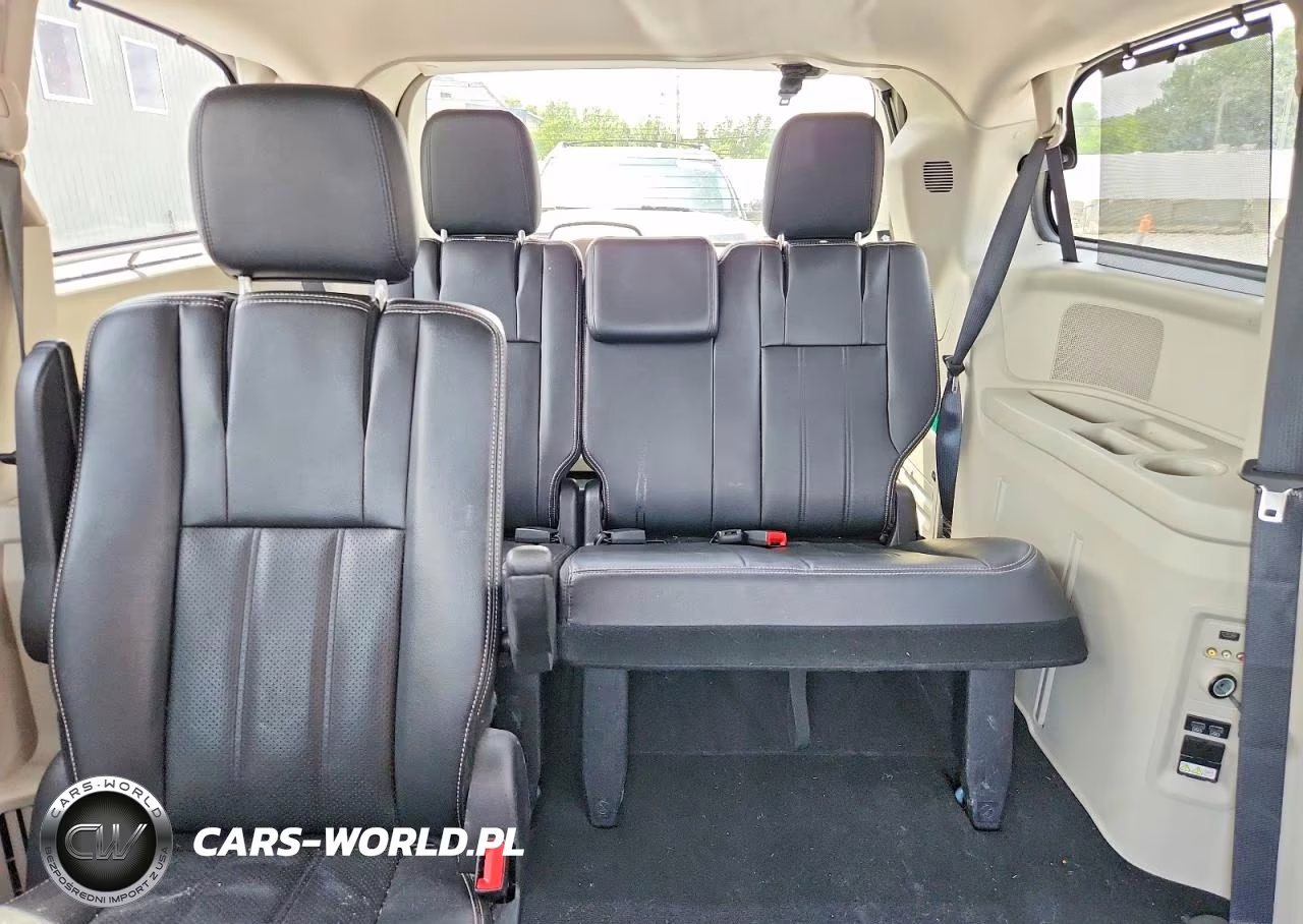 2016 Chrysler Town & Country Touring L VIN:2C4RC1CGXGR127674 - 10