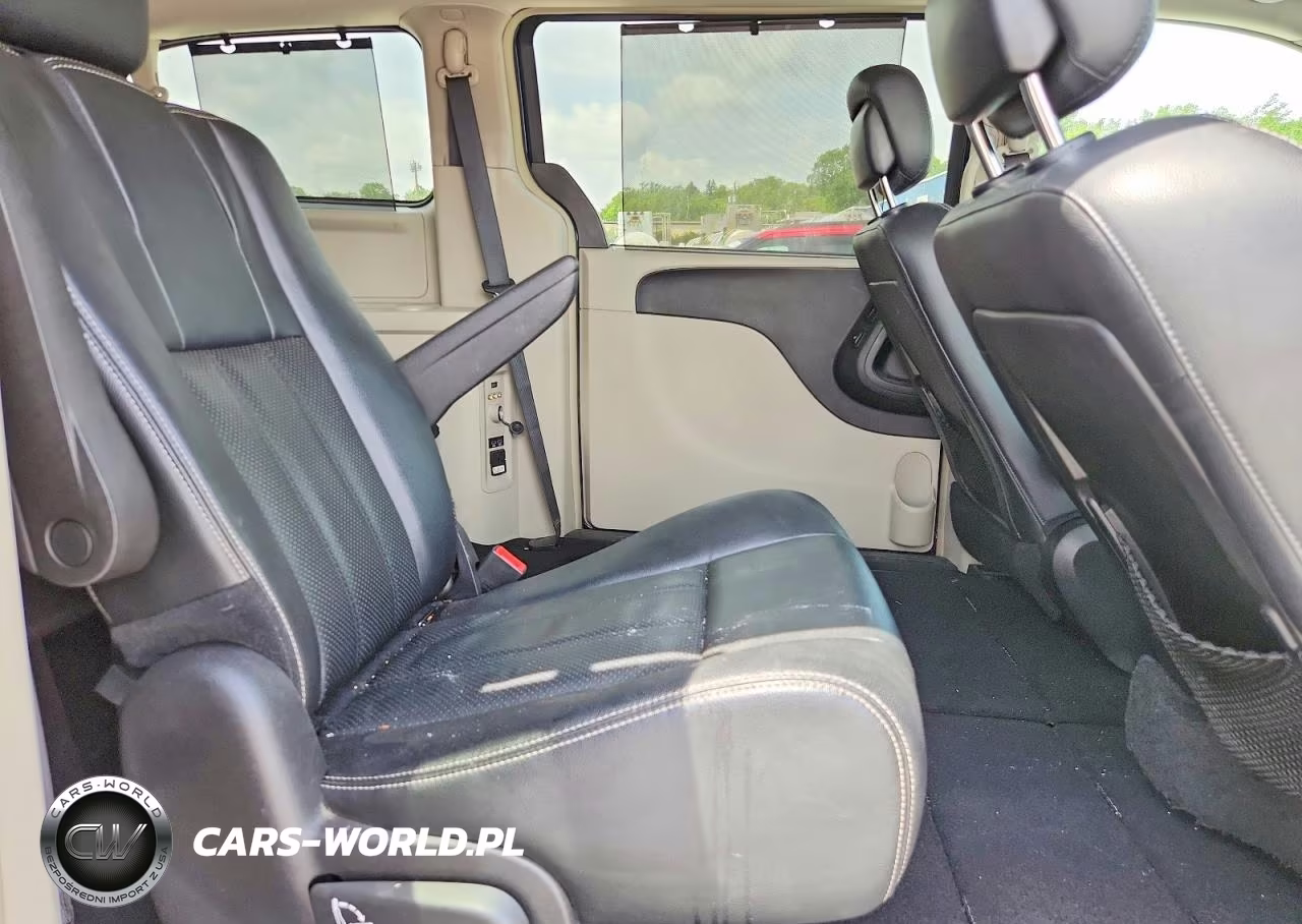 2016 Chrysler Town & Country Touring L VIN:2C4RC1CGXGR127674 - 11
