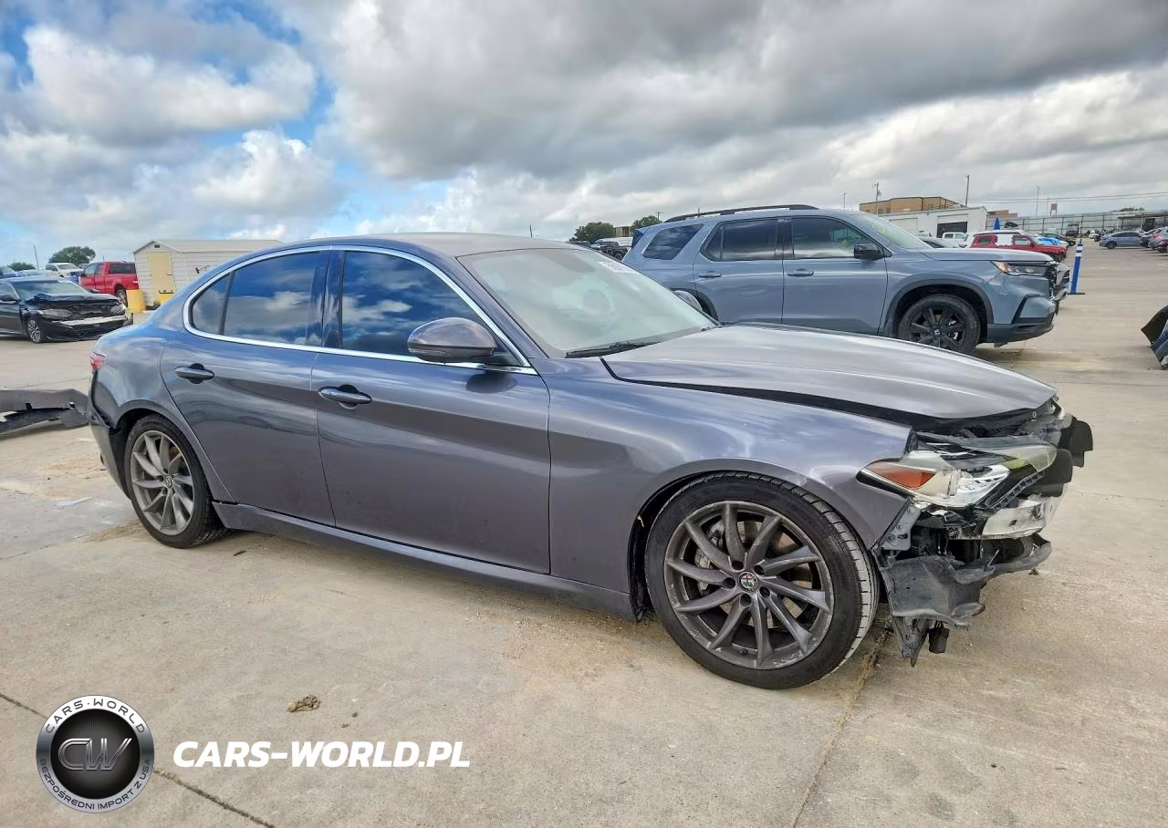 2017 Alfa Romeo Giulia VIN:ZARFAEBN5H7556407 - 4