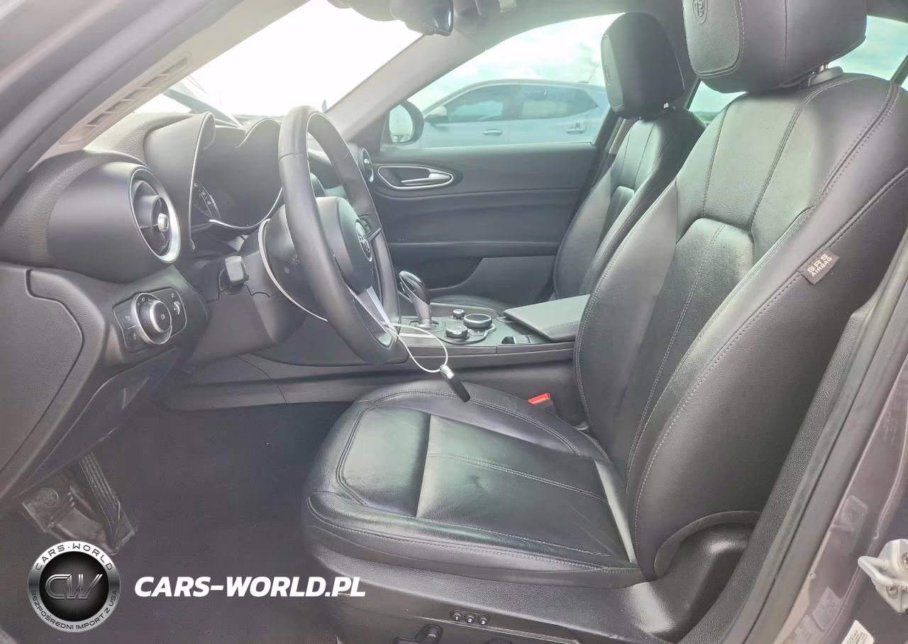 2017 Alfa Romeo Giulia VIN:ZARFAEBN5H7556407 - 7