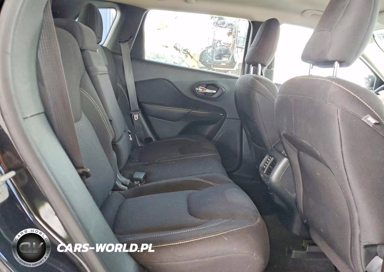 2015 Jeep Cherokee Latitude VIN:1C4PJMCB6FW784898 - 10