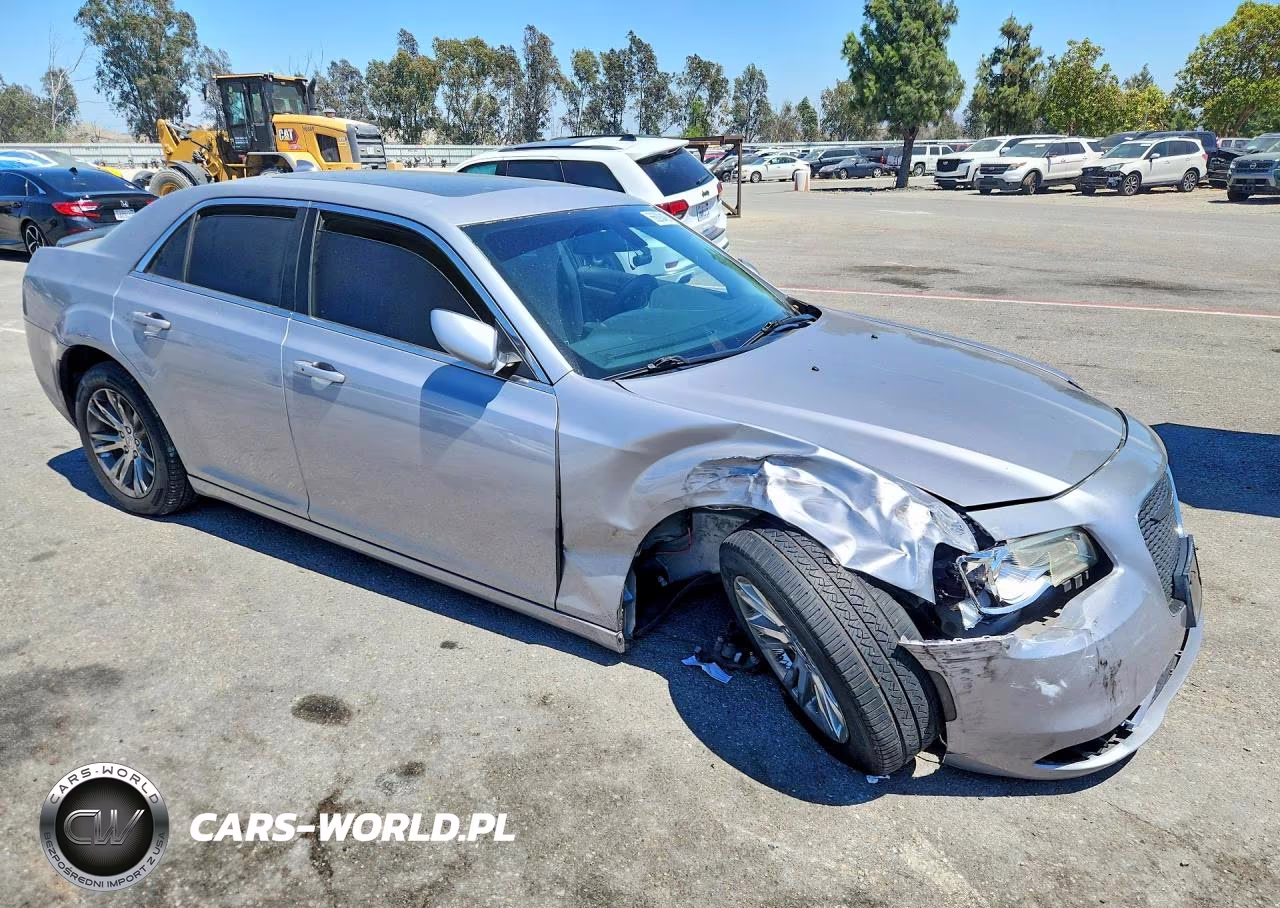 2017 Chrysler 300 Limited VIN:2C3CCAAG5HH506537 - 4