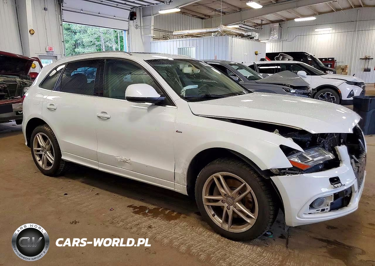 2014 Audi Q5 Premium Plus VIN:WA1DGAFP0EA097462 - 4