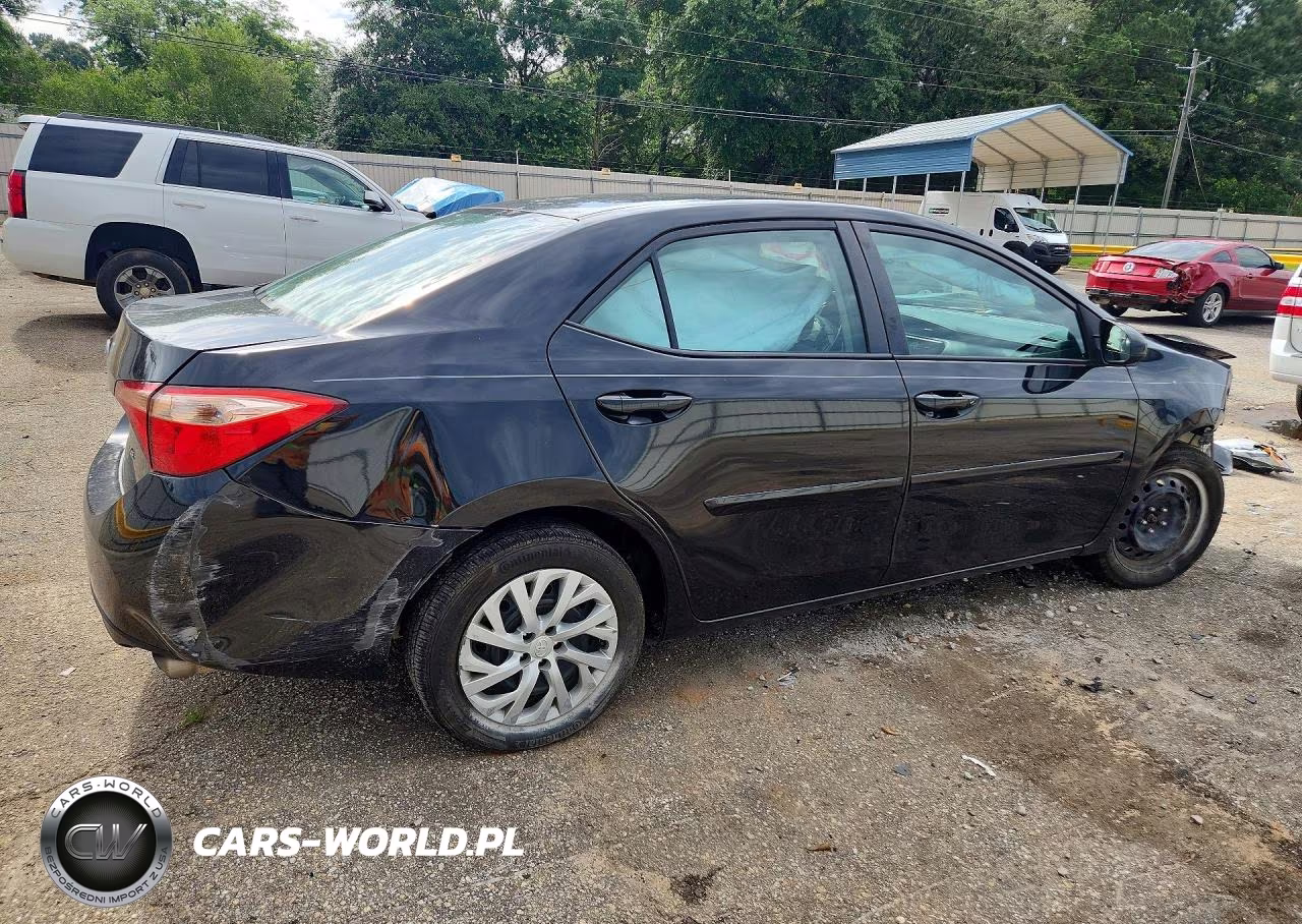 2017 Toyota Corolla Le VIN:5YFBURHEXHP600950 - 3