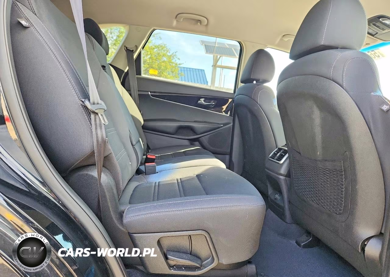 2019 Kia Sorento L VIN:5XYPG4A31KG581337 - 11