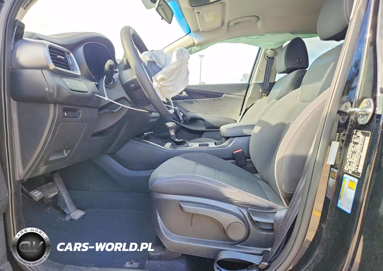 2019 Kia Sorento L VIN:5XYPG4A31KG581337 - 7